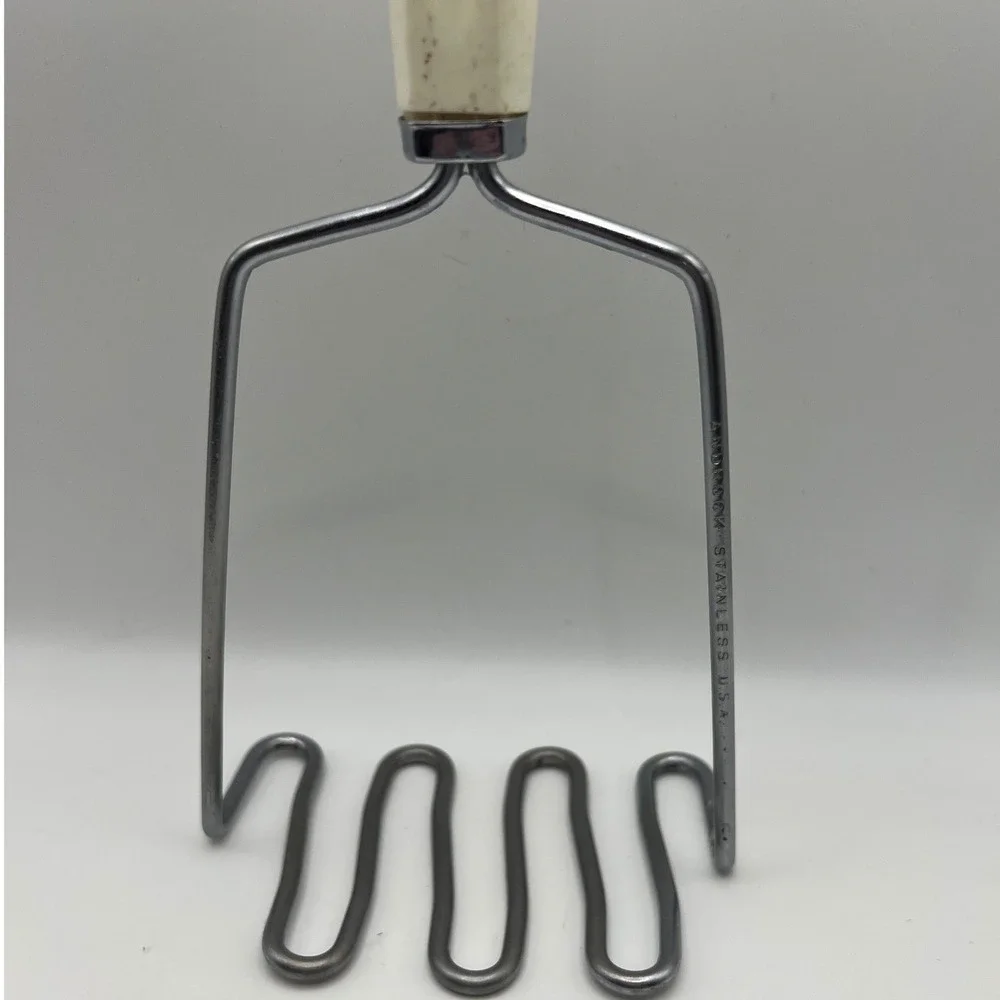 Androck Masher White With Hearts Handle Stainless Steel 10.5